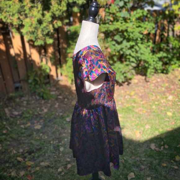 Striking Metallic Dress Size Medium - Picture 5 of 5